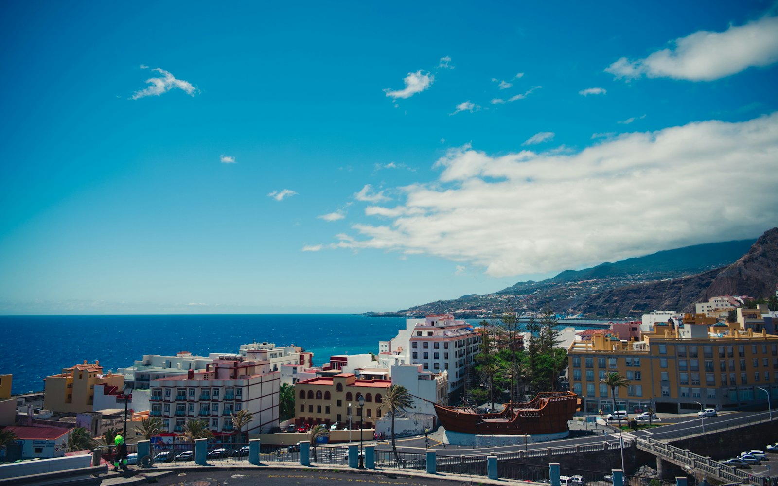 Vista de Santa Cruz de La Palma junto al mar
